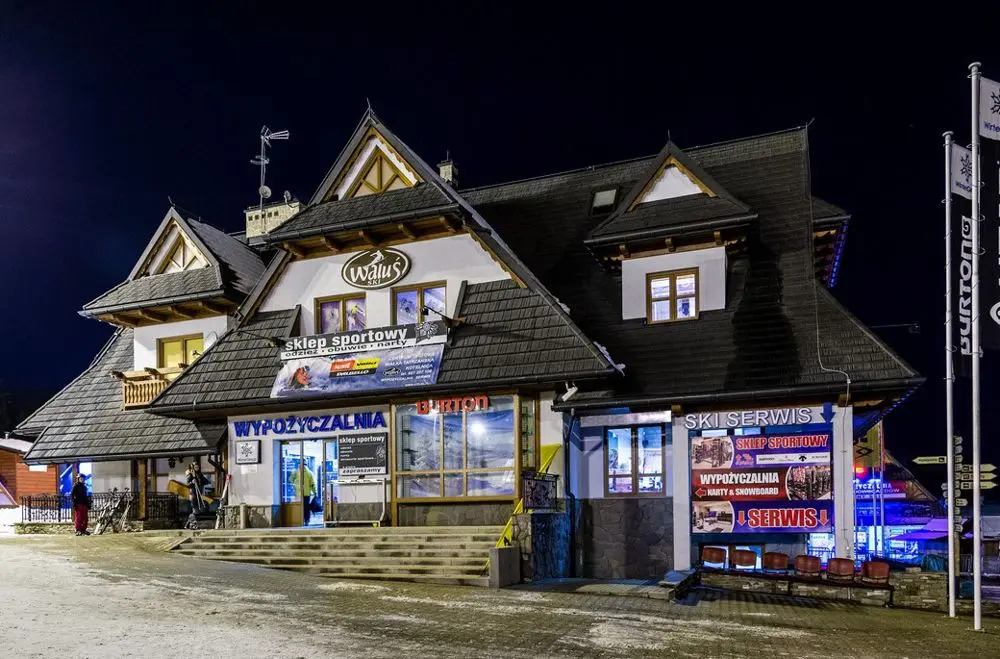 Dwie lokalizacje wypożyczalni Waluś Ski w Białce Tatrzańskiej